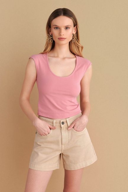 Cropped top with a unique back - Pink