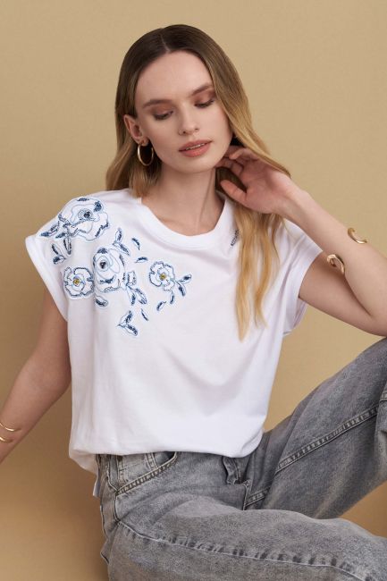 T-shirt with floral embroidered details - White