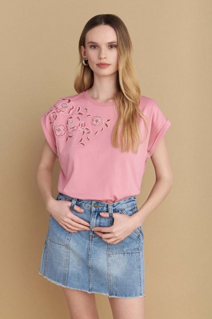 T-shirt with floral embroidered details - Pink