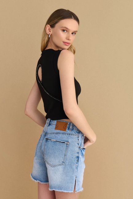 Sleeveless blouse with distinctive back - Black