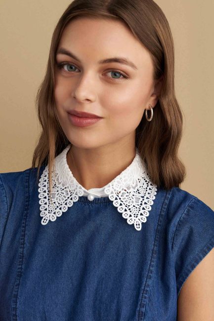 Pearl-embellished emboidered collar - White