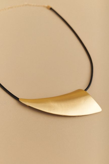 Necklace with a metal component - Gold