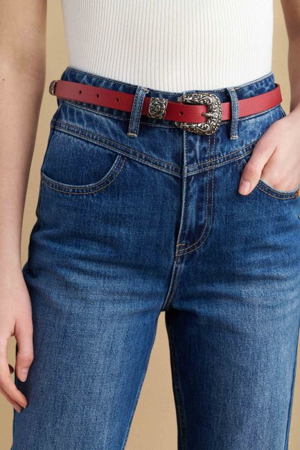 Belt with a carved buckle - Red